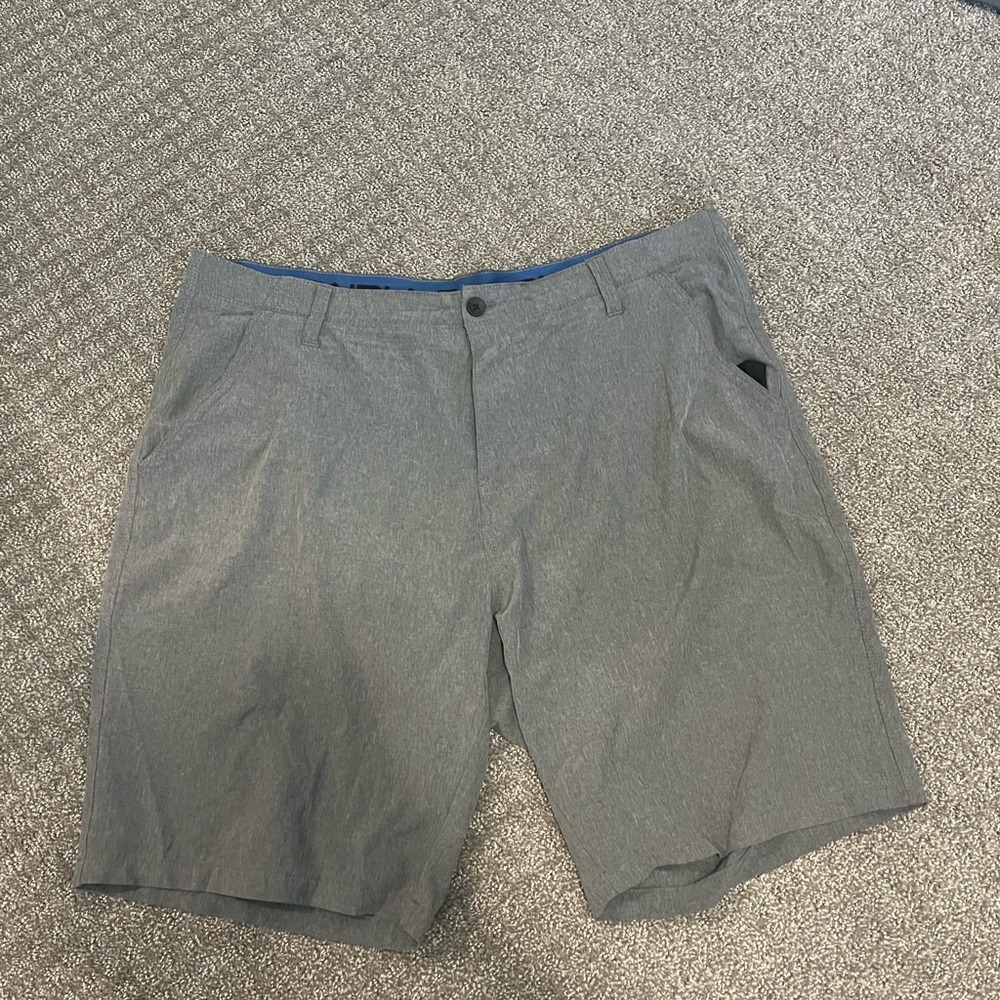 Men’s size 38 Denali shorts. Worn a few times, in great condition. Grey - Picture 8 of 8